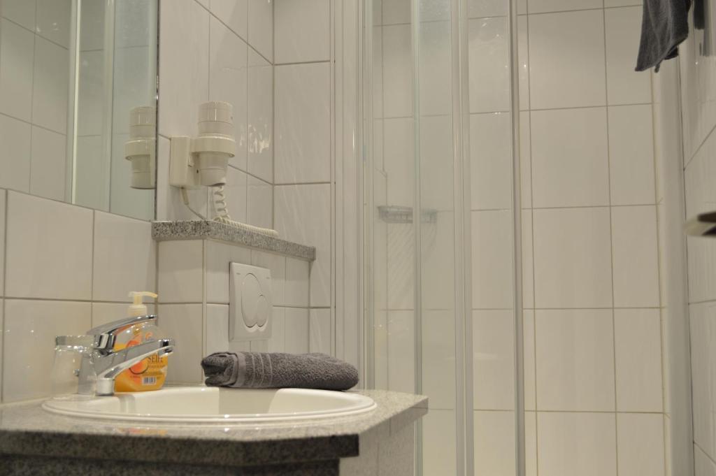 Abant Hotel Frankfurt Obertshausen Room photo